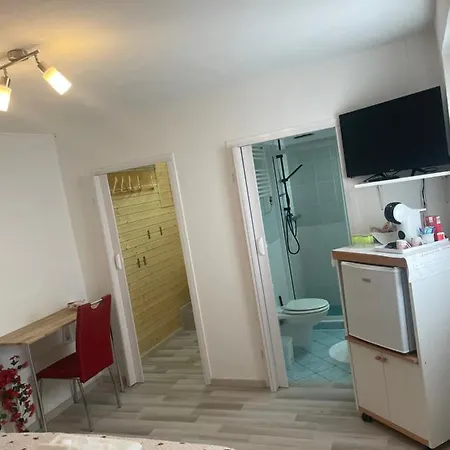 Enaj Bed & Breakfast