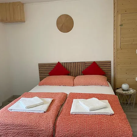 Bed & Breakfast Enaj *