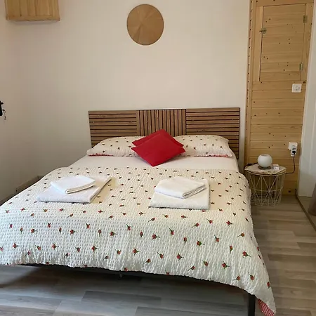 Bed & Breakfast Enaj Cadenazzo