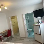 Enaj Bed & Breakfast